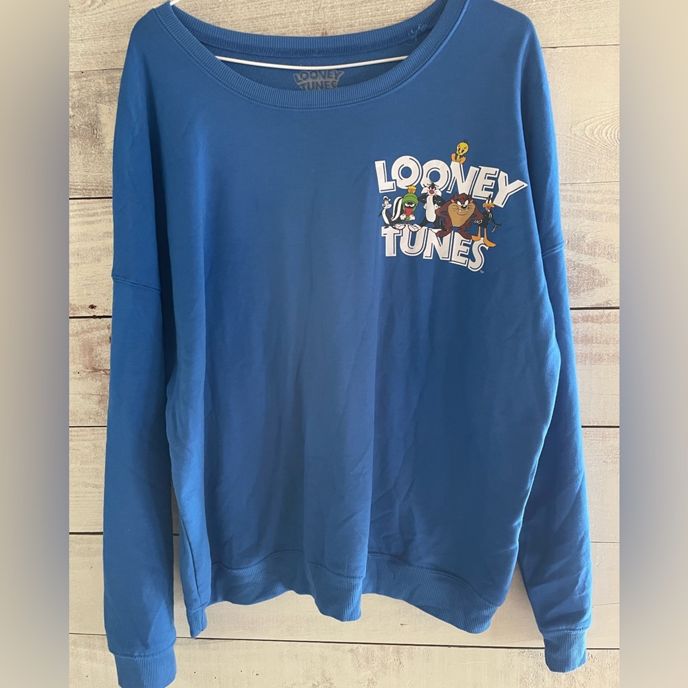 Women’s shirt.